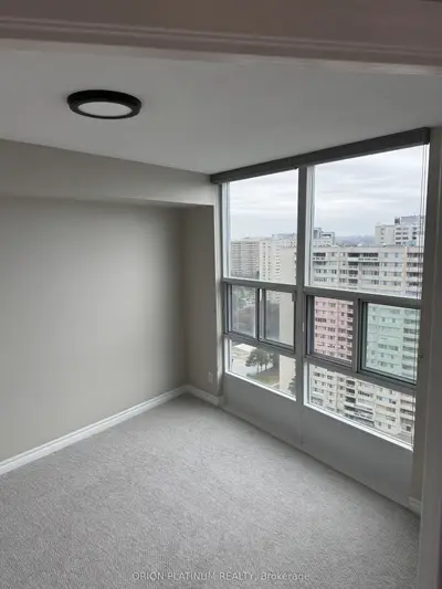 33 Elm Drive 2112, Mississauga, On L5b 4m1