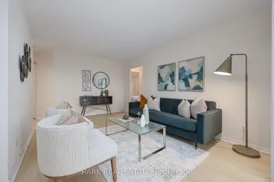 135 Hillcrest Avenue 812, Mississauga, On L5b 4b1