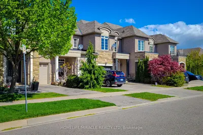 2423 Montagne Avenue, Oakville, On L6m 0j4