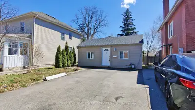 89 John Street, Brampton, On L6w 1z4