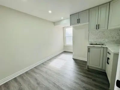 196 Caledonia Road 2nd Flr, Toronto W03, ON M6E 4S7