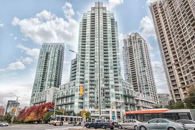 3939 Duke Of York Boulevard 707, Mississauga, On L5b 4n2