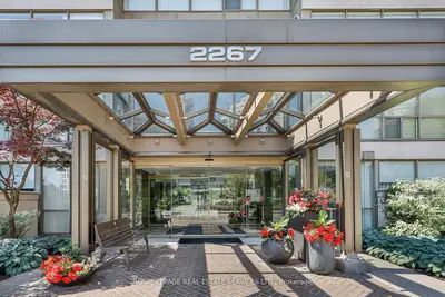 2267 Lake Shore Boulevard W 707, Toronto W06, On M8v 3x2