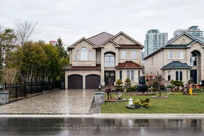 99 Fairview Road W, Mississauga, On L5b 1k7
