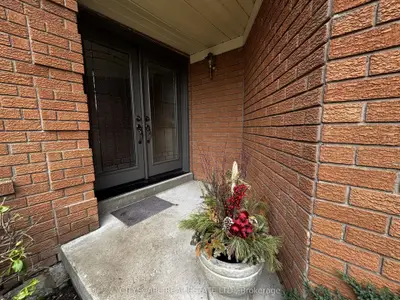 102 Snowcap Road, Brampton, On L6r 1j1