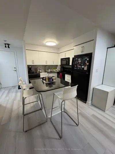 310 Burnhamthorpe Road W 1810, Mississauga, On L5b 4p9