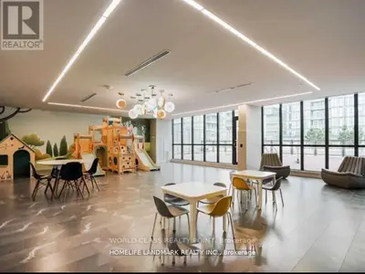 4055 Parkside Village Drive 819, Mississauga, On L5b 0k8
