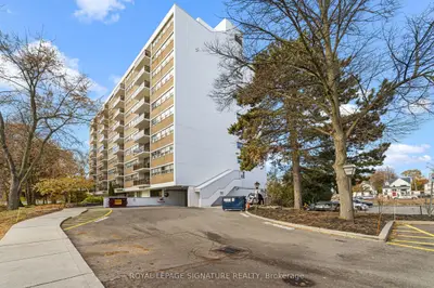 212 Kerr Street 503, Oakville, On L6k 3b1