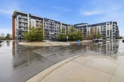 #122 128 Grovewood Common, Oakville, ON, L6H 0X3
