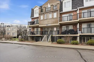 3043 Finch Avenue W 1009, Toronto W05, On M9m 0a4