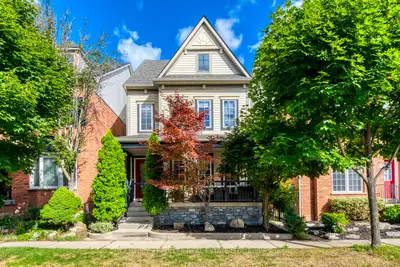 215 ROXTON Road, Oakville, ON L6H 6M9
