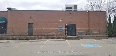 60 Lakeshore Road W 1, Oakville, ON L6K 1E1