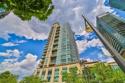 185 Legion Road N Ph06, Toronto W06, On M8y 0a1