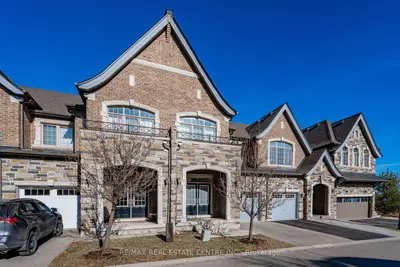 2453 Village Common, Oakville, On L6m 0s2