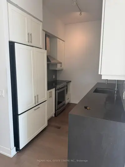 4055 Parkside Village Drive Ph1, Mississauga, On L5b 0k8