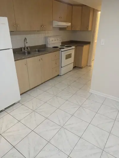 560 Garden Walk, Mississauga, On L5w 1w1