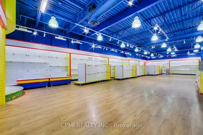 30 Eglinton Avenue Street 2, Mississauga, ON L5R 3E7