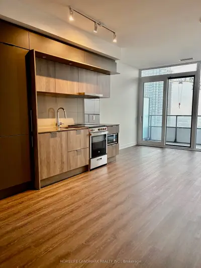 448 Burnhamthorpe Road West Road 3201, Mississauga, On L5b 0r4