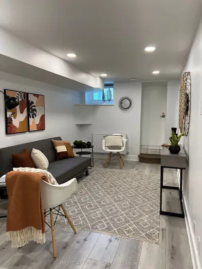 76 Glendale Avenue Bsmt, Toronto W01, On M6r 2t1