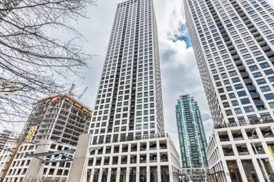30 Elm Drive 3802, Mississauga, On L5b 0n6