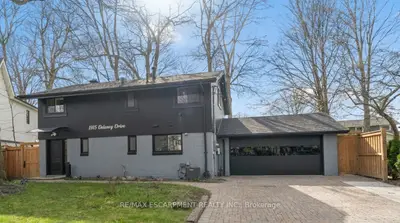 1915 Delaney Drive, Mississauga, On L5j 3l1