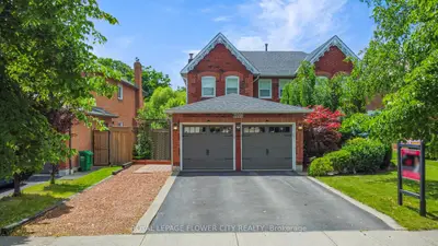 6052 St. Ives Way, Mississauga, On L5n 4m1