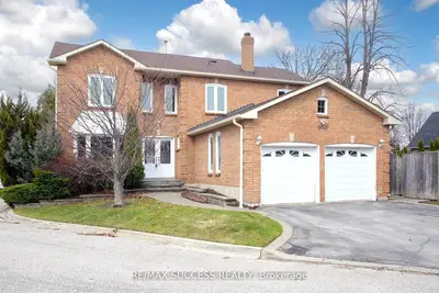 6643 Mockingbird Lane, Mississauga, ON L5N 5K2
