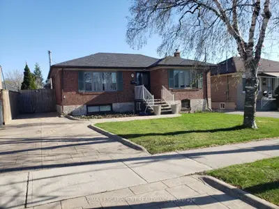 35 Marcia Avenue, Toronto W04, On M6b 2y6
