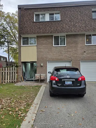 36 Tandridge Crescent 885, Toronto W10, On M9w 2p2