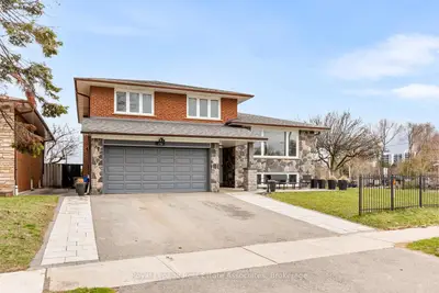 176 Daphne Avenue, Mississauga, On L5a 1m6