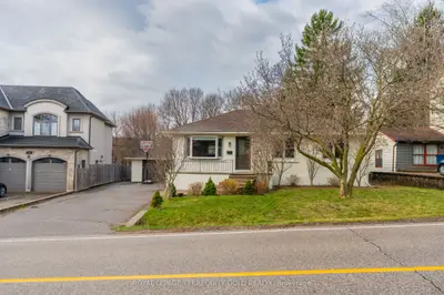 1124 Kent Avenue, Oakville, On L6h 1z8