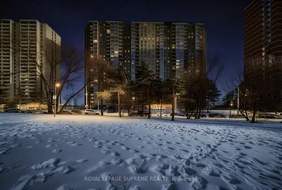 75 Emmett Avenue 910, Toronto W04, On M6m 5a7