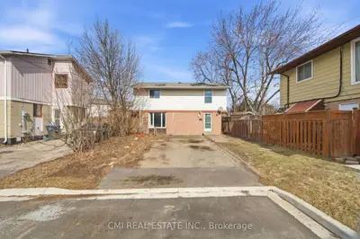 8 Huronia Court, Brampton, On L6s 2c7