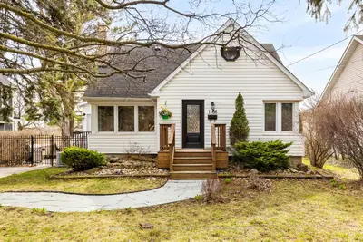 1166 Mineola Gardens, Mississauga, On L5g 3x9