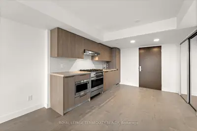 160 Kingsway Crescent 213, Toronto W08, ON M8X 2S4