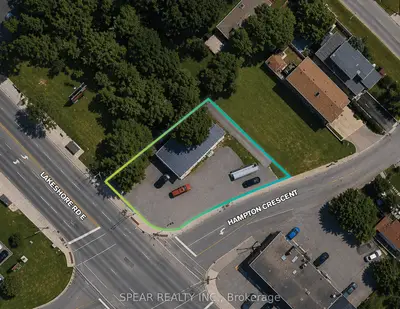 570 Lakeshore Road E, Mississauga, ON L5G 1J4
