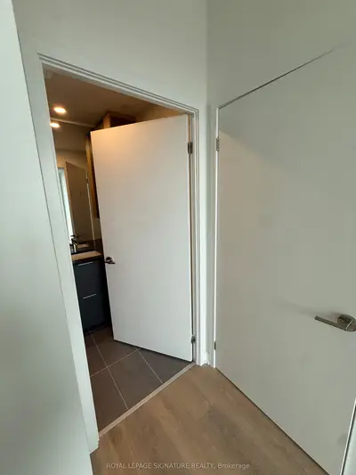 1 Fairview Road 503, Mississauga, On L5a 4c6