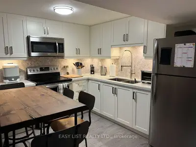 23 Goodwood Avenue, Toronto W03, On M6e 1j1
