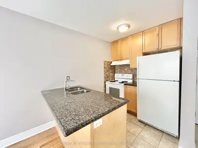 15 Thirty Third Street 207, Toronto W06, On M8w 3g7