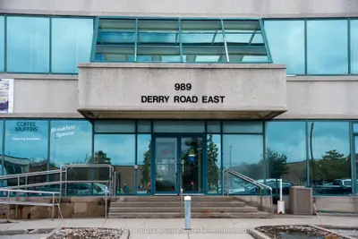 989 Derry Road 401, Mississauga, ON L5T 2J8