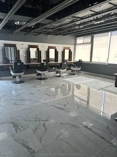 112 Lakeshore Road E 2, Mississauga, ON L5G 1E3
