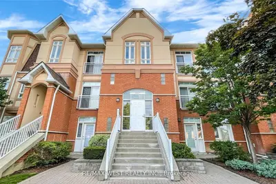 36 Gibson Avenue 10, Toronto W04, On M9n 0a5
