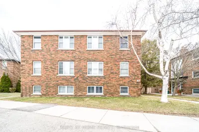 340 Lakeshore Road W 4, Mississauga, On L5h 1h1