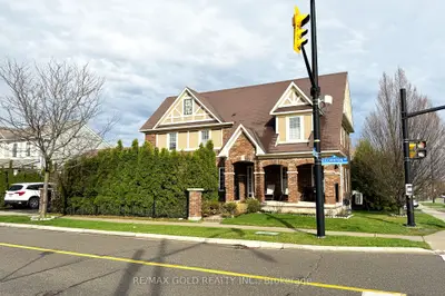 27 Dulverton Drive, Brampton, On L7a 0p3