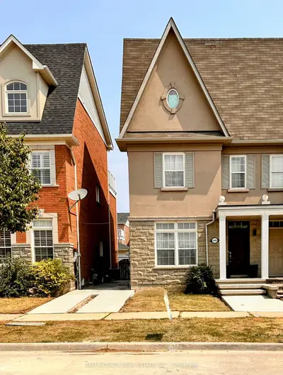 5489 Festival Drive, Mississauga, ON L5M 0G6