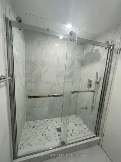 2802 Hollington Crescent, Mississauga, On L5k 1e9
