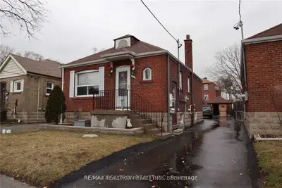 226 Church Street, Toronto W04, ON M9N 1P1