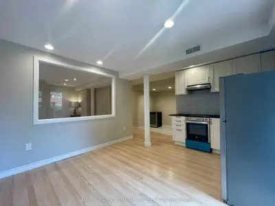 5555 Lockengate Court Lower, Mississauga, On L5r 3m8