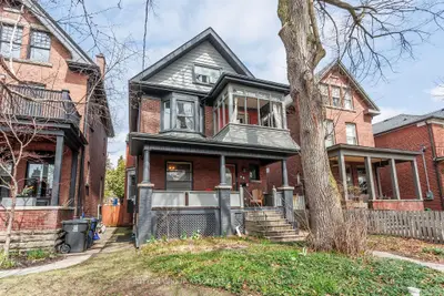 88 Westminster Avenue, Toronto W01, On M6r 1n4