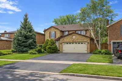 682 Willowbank Trail, Mississauga, ON L4W 3L8